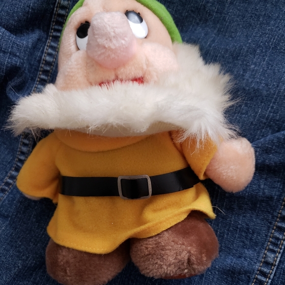 Bashful Dwarf - Picture 3 of 3